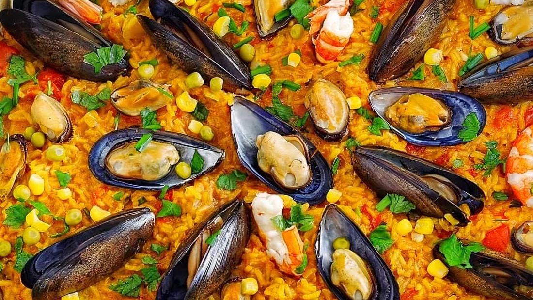 Seafood paella